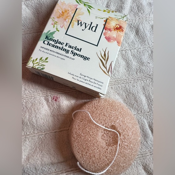 WYLD Konjac Facial Cleansing Sponge - Picture 3 of 4